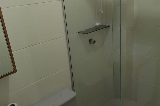 Banheiro de apartamento para alugar com 1 quarto, 55m² em Petrópolis, Porto Alegre