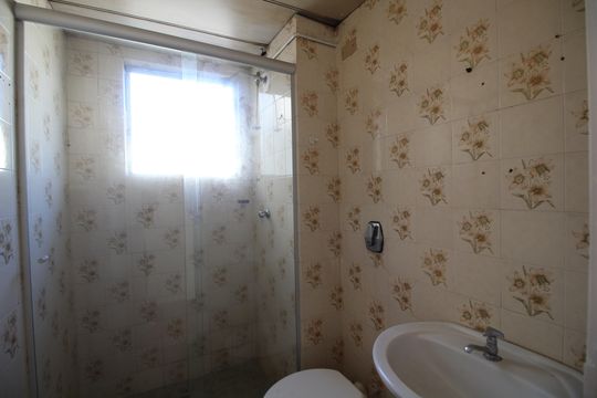 Banheiro de apartamento à venda com 2 quartos, 50m² em Taquara, Rio de Janeiro