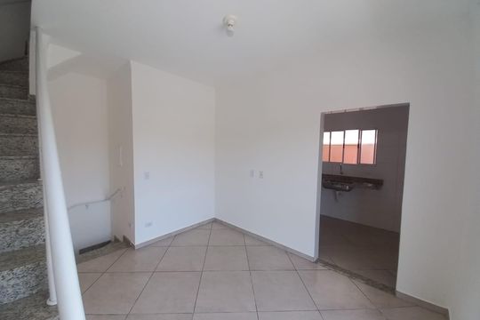 Sala de casa de condomínio para alugar com 3 quartos, 108m² em Catiapoa, São Vicente