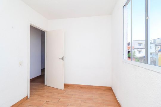 Quarto 1 de apartamento para alugar com 2 quartos, 39m² em Itaim Paulista, São Paulo