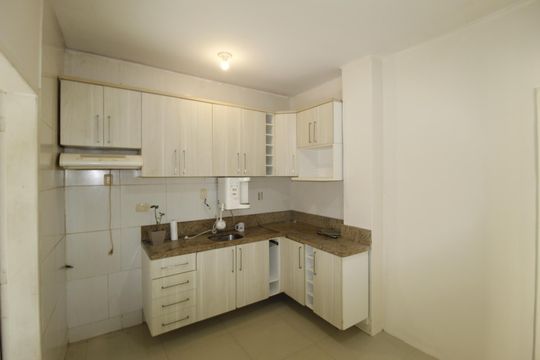 Cozinha de apartamento à venda com 3 quartos, 82m² em Floresta, Porto Alegre