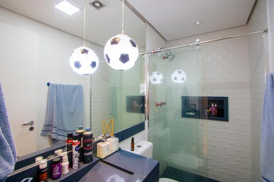 Banheiro social de apartamento à venda com 2 quartos, 67m² em Vila Homero Thon, Santo André