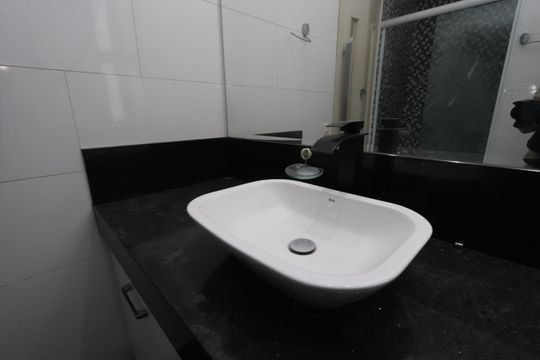 Banheiro de apartamento para alugar com 2 quartos, 64m² em Vila Ivone, São Paulo