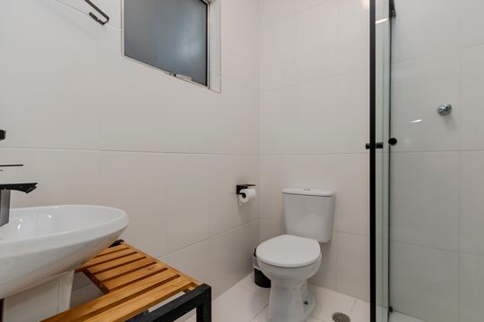Banheiro de kitnet/studio à venda com 1 quarto, 30m² em Vila Congonhas, São Paulo