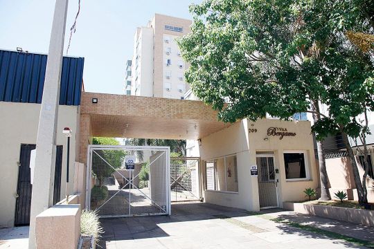 Fachada de apartamento à venda com 2 quartos, 58m² em Santana, Porto Alegre