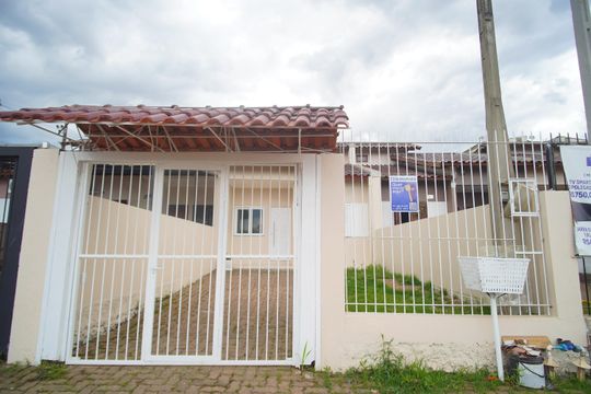 Fachada de casa à venda com 2 quartos, 48m² em Campina, São Leopoldo