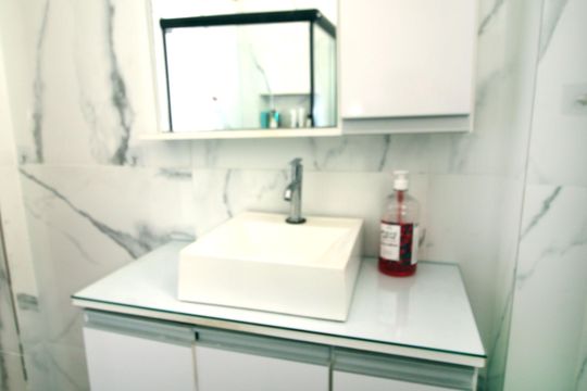 Banheiro de apartamento à venda com 1 quarto, 54m² em Olaria, Rio de Janeiro