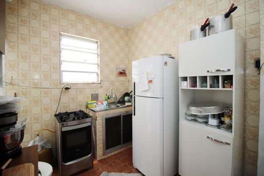 Cozinha de apartamento à venda com 1 quarto, 54m² em Olaria, Rio de Janeiro