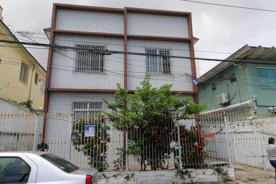 Fachada do Prédio de apartamento à venda com 1 quarto, 54m² em Olaria, Rio de Janeiro
