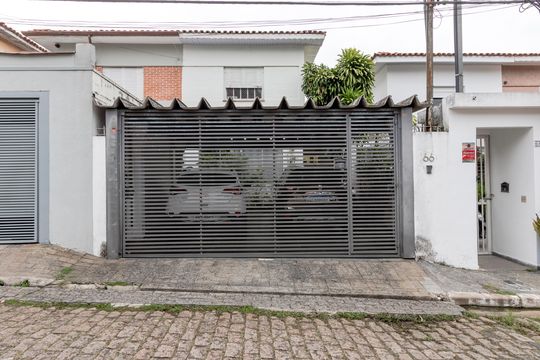 Fachada de casa à venda com 3 quartos, 130m² em Brooklin, São Paulo