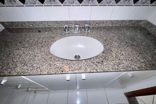 Banheiro Social de apartamento à venda com 3 quartos, 200m² em Recreio dos Bandeirantes, Rio de Janeiro