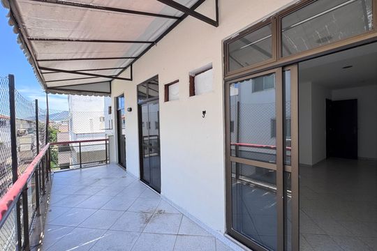 Varanda dormitórios de apartamento à venda com 3 quartos, 200m² em Recreio dos Bandeirantes, Rio de Janeiro