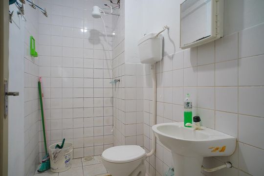 Banheiro de kitnet/studio à venda com 1 quarto, 31m² em Floresta, Porto Alegre