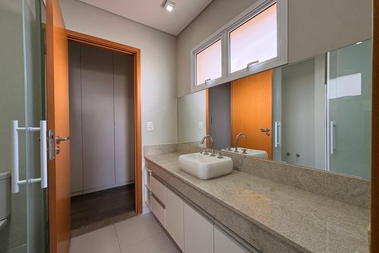 Banheiro da suíte 1 de apartamento à venda com 2 quartos, 80m² em Campestre, Santo André