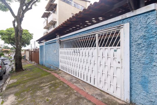Fachada de casa à venda com 4 quartos, 329m² em Planalto, Belo Horizonte