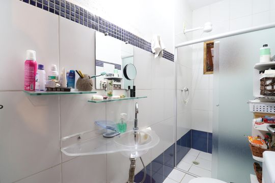 Banheiro Social de casa à venda com 2 quartos, 365m² em Vila Ipojuca, São Paulo