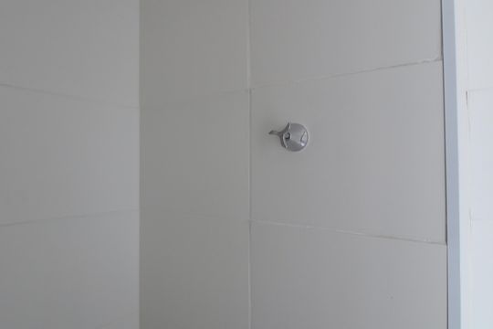 Banheiro de kitnet/studio à venda com 1 quarto, 24m² em Vila Olímpia, São Paulo