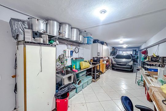 Garagem de casa à venda com 3 quartos, 380m² em Penha de França, São Paulo