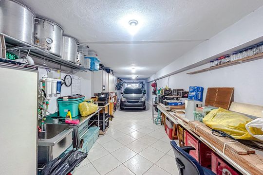 Garagem de casa à venda com 3 quartos, 380m² em Penha de França, São Paulo