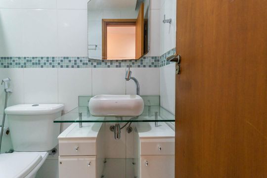 Banheiro de apartamento para alugar com 2 quartos, 56m² em Vila Isabel, Rio de Janeiro