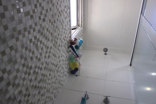 Banheiro de apartamento à venda com 2 quartos, 44m² em Jardim Gracinda, Guarulhos