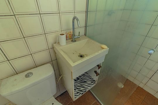 Banheiro social de casa para alugar com 1 quarto, 45m² em Planalto Paulista, São Paulo