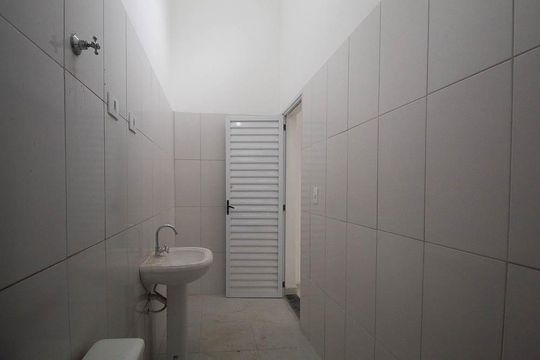 Banheiro de casa para alugar com 1 quarto, 40m² em Jardim Virginia Bianca, São Paulo