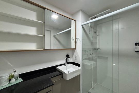 Banheiro de kitnet/studio à venda com 1 quarto, 26m² em Vila Olímpia, São Paulo