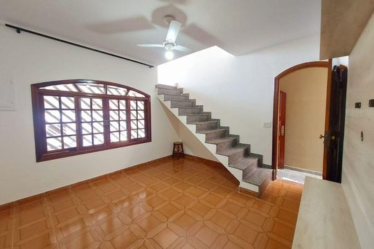 Casa à venda com 3 quartos, 180m² em Santo Antônio, Osasco