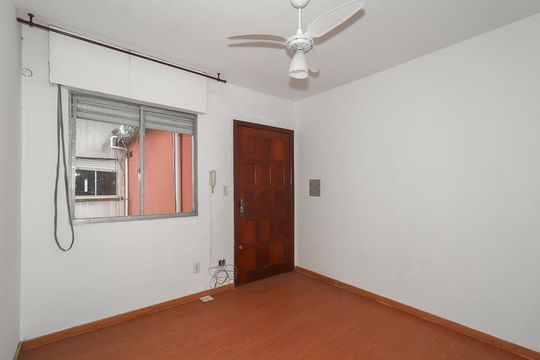 Sala de apartamento à venda com 2 quartos, 50m² em Rubem Berta, Porto Alegre