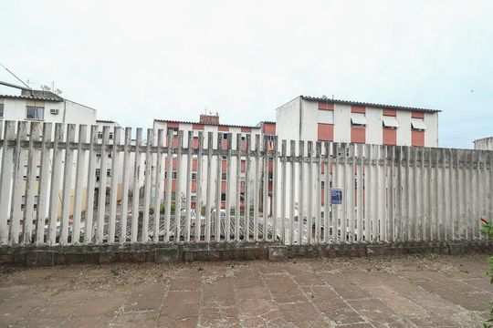 Fachada de apartamento à venda com 2 quartos, 50m² em Rubem Berta, Porto Alegre