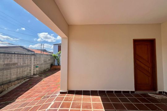 Garagem de casa à venda com 3 quartos, 250m² em Vila Carlito, Campinas
