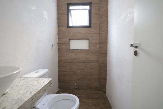 Banheiro de apartamento à venda com 2 quartos, 108m² em Parque Novo Oratório, Santo André