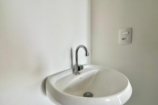 Banheiro de apartamento para alugar com 2 quartos, 40m² em Jardim Itacolomi, São Paulo