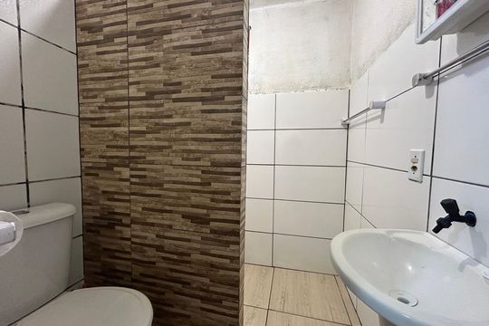 Banheiro de apartamento à venda com 2 quartos, 55m² em Centro, São Leopoldo