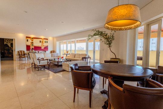 Apartamento à venda com 4 quartos, 580m² em Cambuí, Campinas
