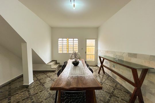 Casa à venda com 6 quartos, 300m² em Planalto, Belo Horizonte