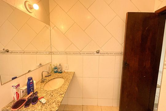 Casa à venda com 6 quartos, 300m² em Planalto, Belo Horizonte