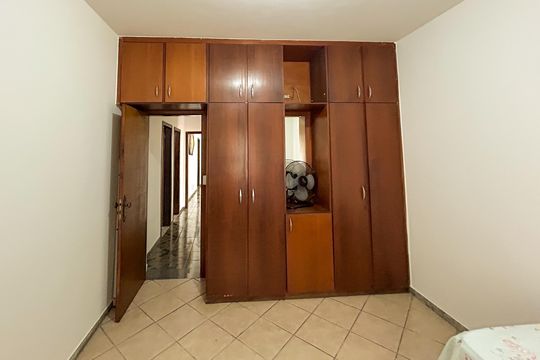 Casa à venda com 6 quartos, 300m² em Planalto, Belo Horizonte
