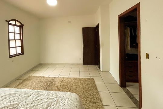 Casa à venda com 6 quartos, 300m² em Planalto, Belo Horizonte