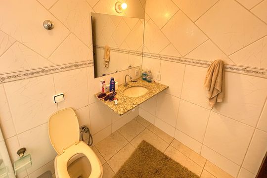 Casa à venda com 6 quartos, 300m² em Planalto, Belo Horizonte