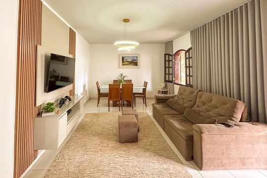 Casa à venda com 6 quartos, 300m² em Planalto, Belo Horizonte