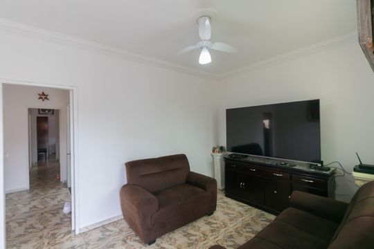 Casa para alugar com 3 quartos, 360m² em Vila Cloris, Belo Horizonte