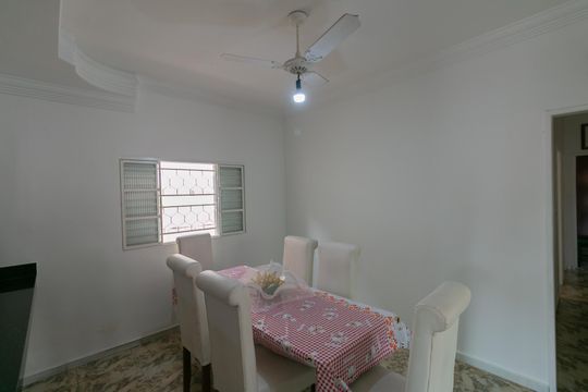 Casa para alugar com 3 quartos, 360m² em Vila Cloris, Belo Horizonte