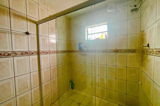 Banheiro de casa à venda com 2 quartos, 160m² em Vale dos Machados, Guarulhos