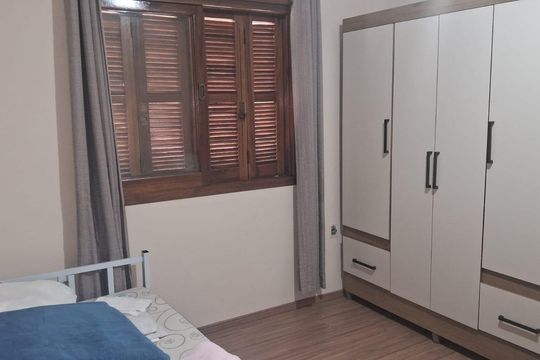 Casa à venda com 6 quartos, 300m² em Harmonia, Canoas