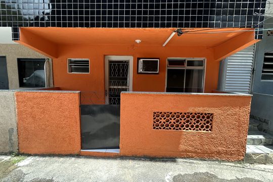 Fachada de casa à venda com 1 quarto, 40m² em Inhaúma, Rio de Janeiro