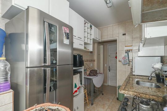 Cozinha de apartamento à venda com 3 quartos, 86m² em São João, Porto Alegre