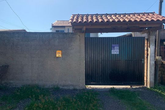 Fachada de casa à venda com 2 quartos, 60m² em Campina, São Leopoldo