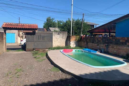 Piscina de casa à venda com 2 quartos, 60m² em Campina, São Leopoldo